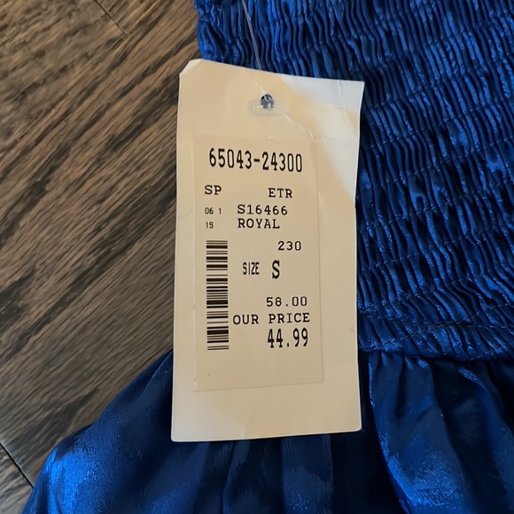 Size small , skirt - Picture 4 of 4